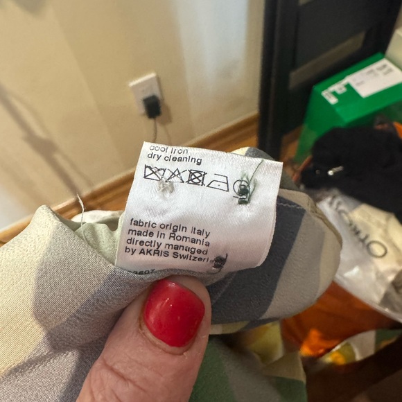 Akris Pixel Flowers Sleeveless Silk Crepe
Shirtdress 16 - Picture 14 of 16